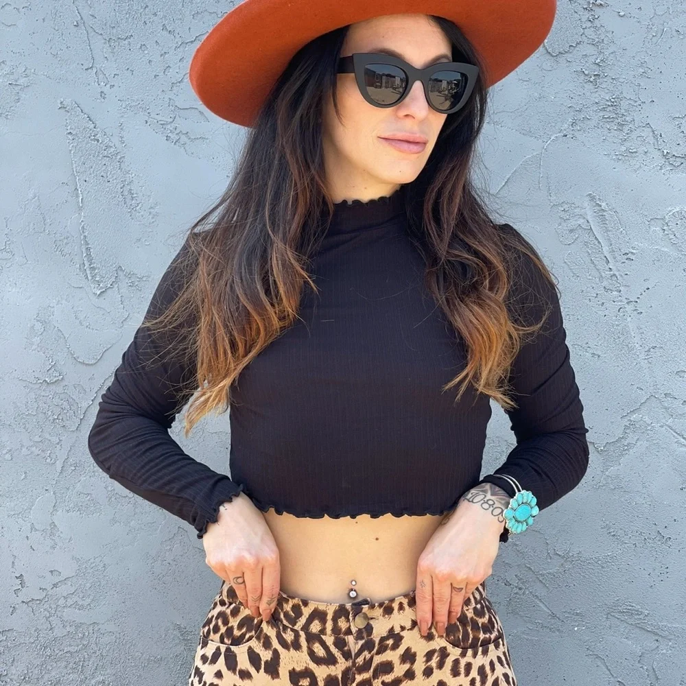 NWT Ribbed Long‎ Sleeve Crop Top - Picture 3 of 5